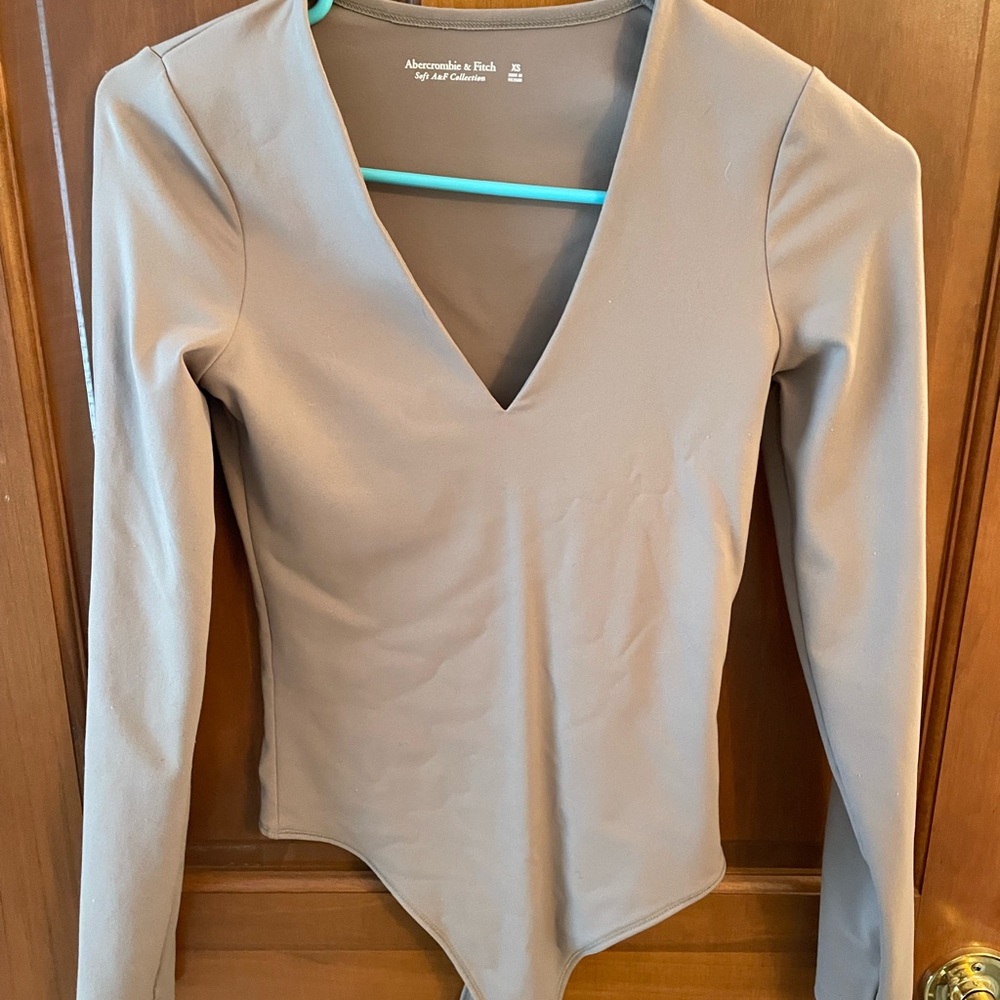 Abercrombie & Fitch Women's Gray V-Neck Top
